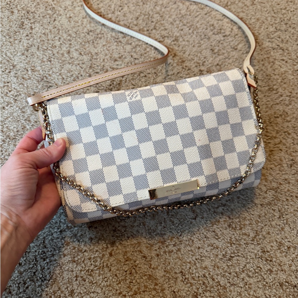 Louis Vuitton Crossbody/Shoulder Bag